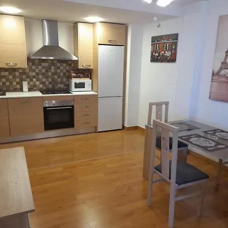 Apartment 1f, Aire Acondic, 80m2, 2 Dormitorios, 4 Huespedes, Wifi Gratis