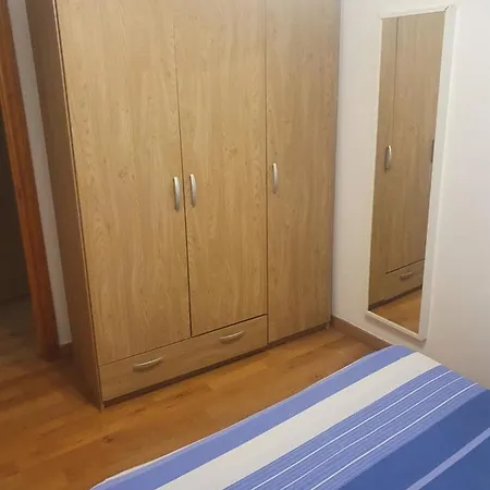 1f, Aire Acondic, 80m2, 2 Dormitorios, 4 Huespedes, Wifi Gratis Apartment