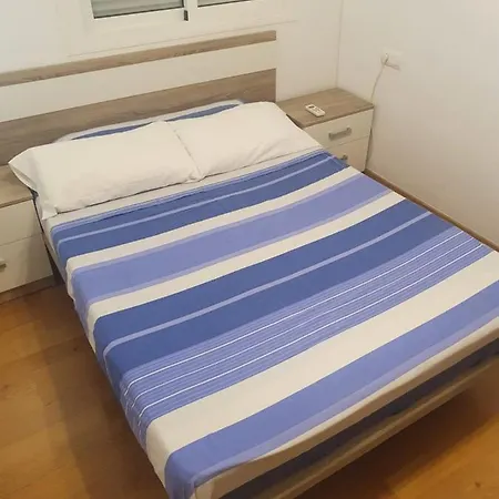 1f, Aire Acondic, 80m2, 2 Dormitorios, 4 Huespedes, Wifi Gratis Apartment *