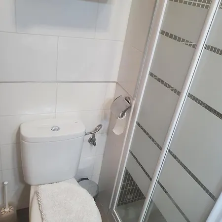 Apartment 1f, Aire Acondic, 80m2, 2 Dormitorios, 4 Huespedes, Wifi Gratis